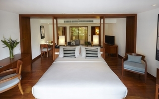 Hotel Woodlands Suites