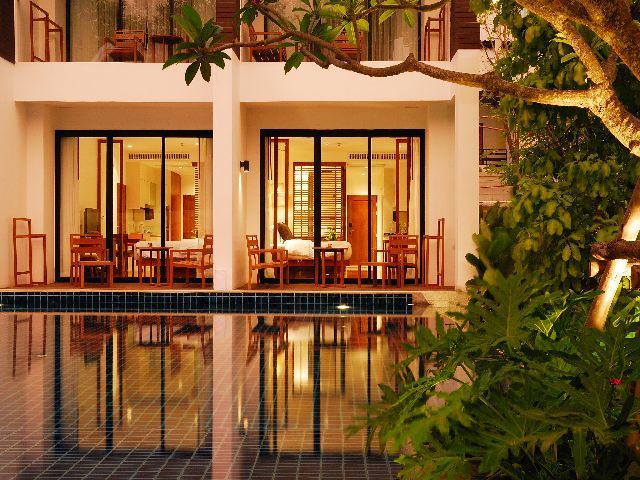 Hotel Woodlands Suites