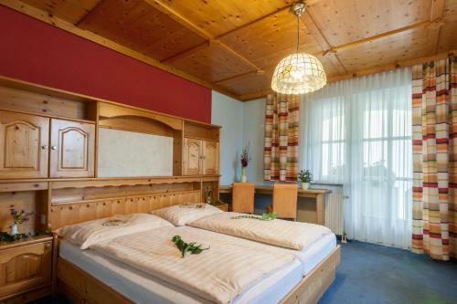 Hostal Hotel & Kurpension Weiss