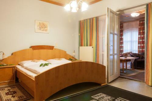 Hostal Hotel & Kurpension Weiss