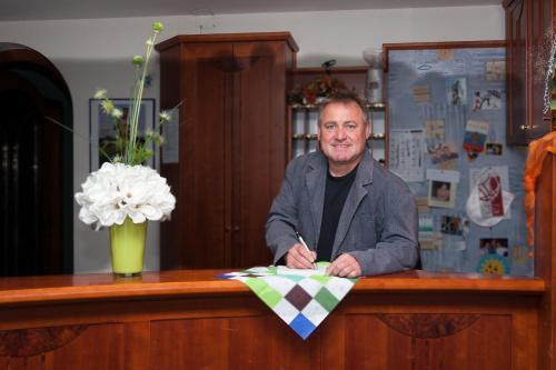 Hostal Hotel & Kurpension Weiss