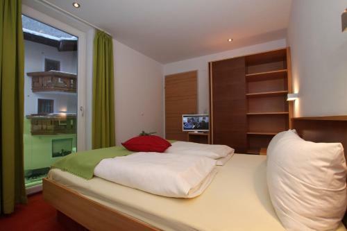 Almandin Apartments