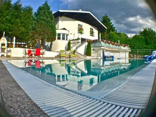 Jack's Lake & Mountain (jlm) Hostel