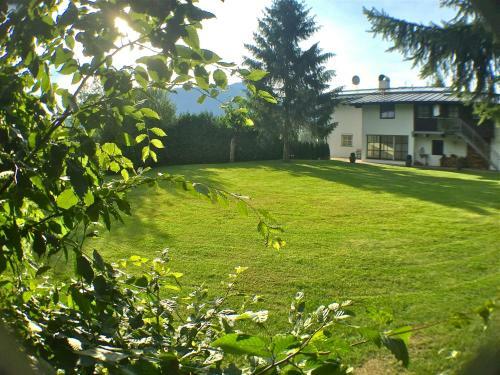 Jack's Lake & Mountain (jlm) Hostel