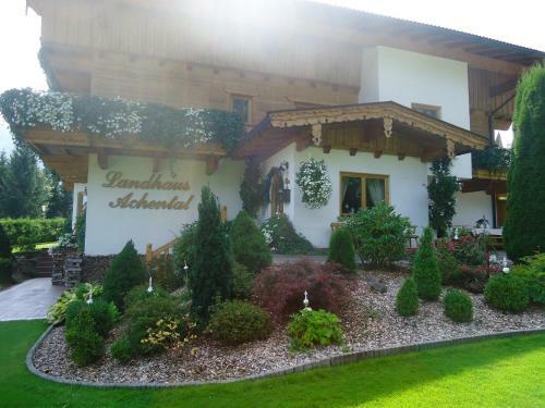 Hostal Landhaus Achental