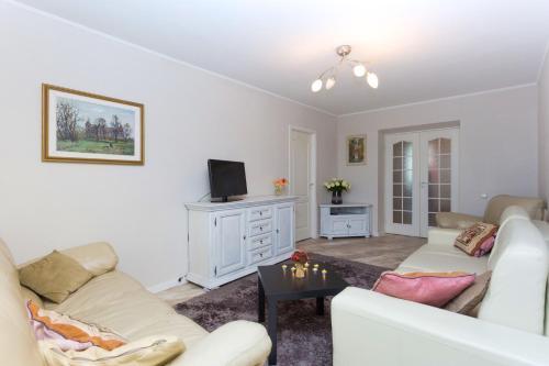 One-bedroom Apartment On Nezavisimosti 48