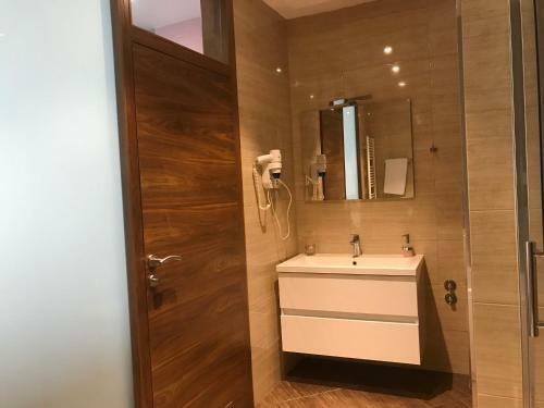 Hotel R