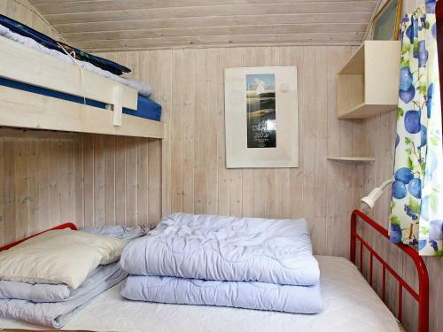 Three-bedroom Holiday Home In �lb�k 1