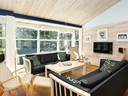 Four-bedroom Holiday Home In �lb�k 9