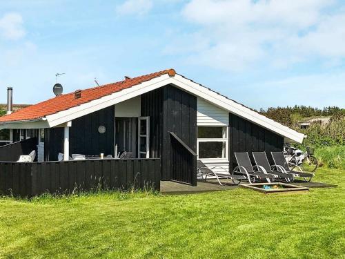 Three-bedroom Holiday Home In L�kken 7