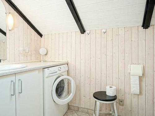 Three-bedroom Holiday Home In Aakirkeby 6