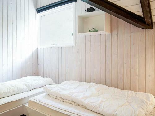 Three-bedroom Holiday Home In Aakirkeby 6