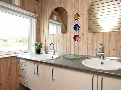 Three-bedroom Holiday Home In Blokhus 2