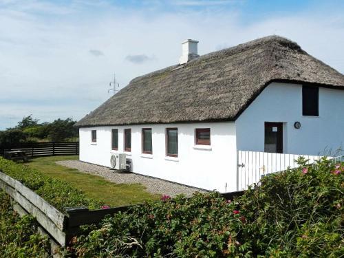 Two-bedroom Holiday Home In Thyholm 3