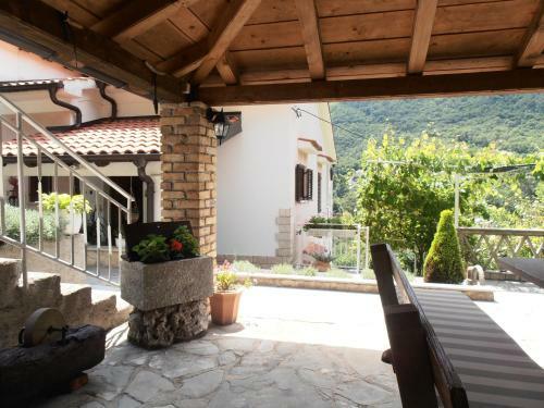 Apartment And B&B Mikleus