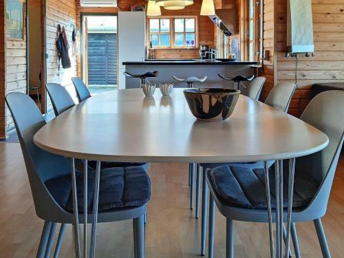 Three-bedroom Holiday Home In �lb�k 41