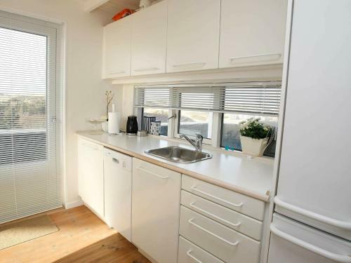 Two-bedroom Holiday Home In Blokhus 3