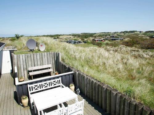 Two-bedroom Holiday Home In Blokhus 3