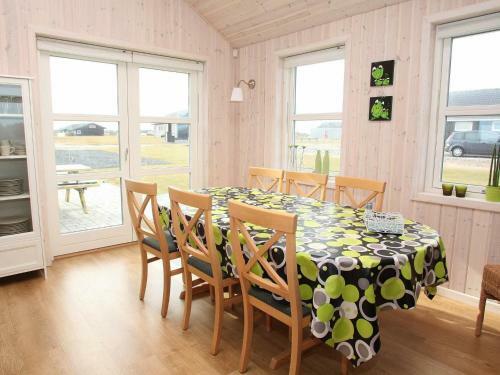 Three-bedroom Holiday Home In L�kken 40