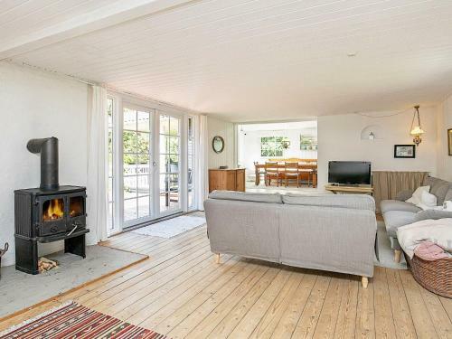 Three-bedroom Holiday Home In Jerup 2