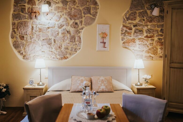 Hostal Rooms Villa Duketis