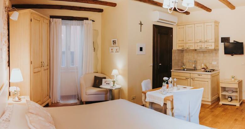 Hostal Rooms Villa Duketis