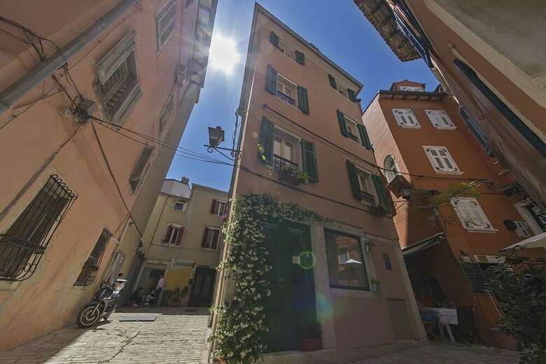 Hostal Rooms Villa Duketis