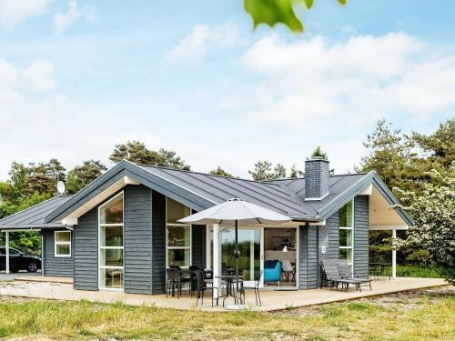 Three-bedroom Holiday Home In Aakirkeby 12