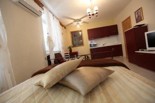 Tragurium & Salona Apartments