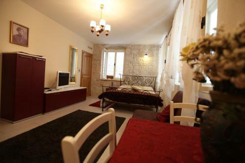 Tragurium & Salona Apartments