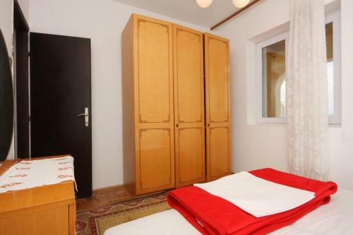 Apartments With A Parking Space Punat (krk) - 5350