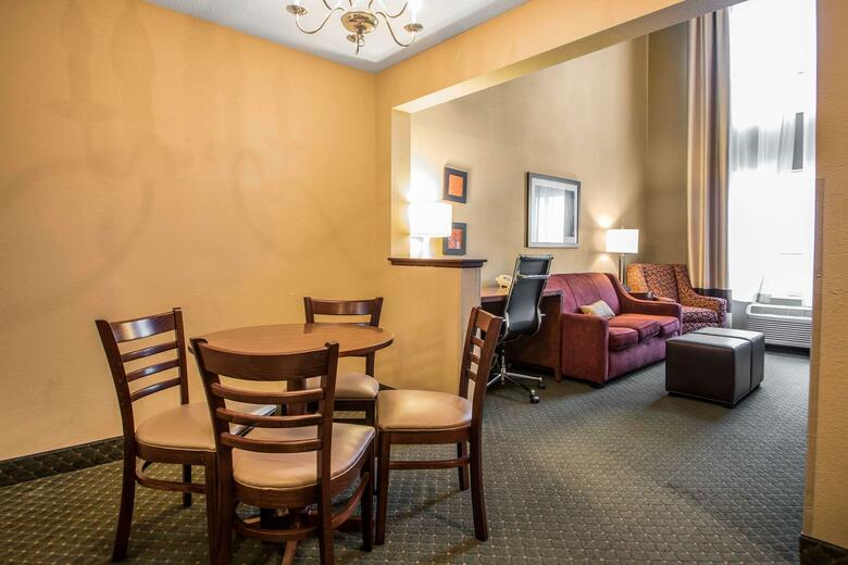 Hotel Comfort Suites