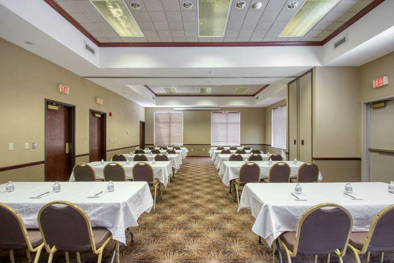 Hotel Comfort Suites
