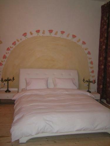 Hotel Ka?tie? Biela D�ma A ?ierny Rytier