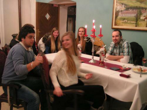 Hotel Ka?tie? Biela D�ma A ?ierny Rytier