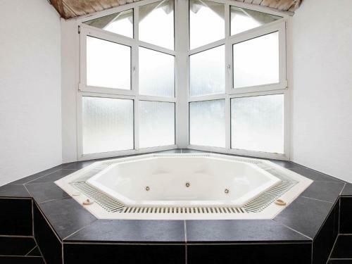 Five-bedroom Holiday Home In L�kken 4