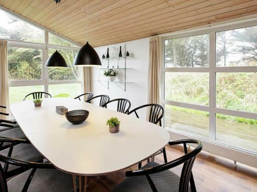 Five-bedroom Holiday Home In L�kken 4