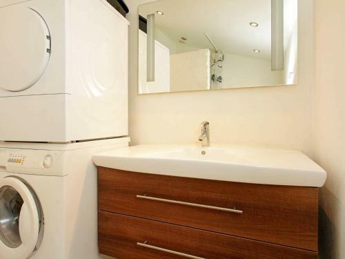 Five-bedroom Holiday Home In L�kken 4