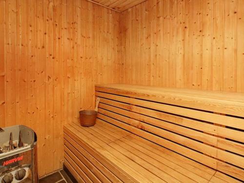 Five-bedroom Holiday Home In L�kken 4