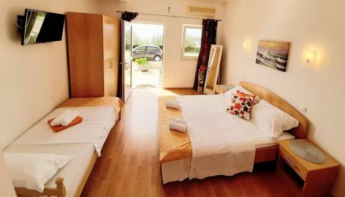 Apartments Akmadzic