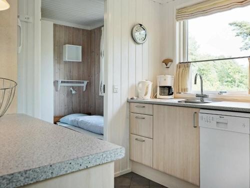 Three-bedroom Holiday Home In Aakirkeby 10