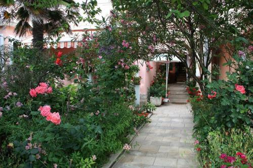 Apartments With A Parking Space Palit (rab) - 5028