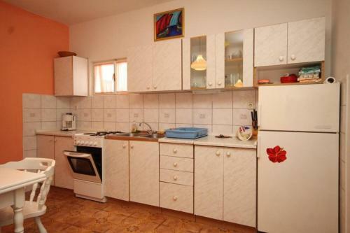 Apartments With A Parking Space Rukavac (vis) - 2426