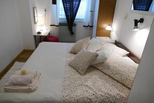 Apartments By The Sea Banjol (rab) - 4965