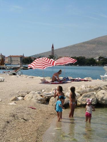 Hostal Apartments Belas