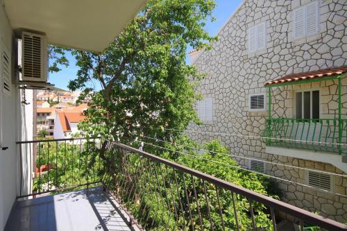 Apartments With A Parking Space Hvar - 4004