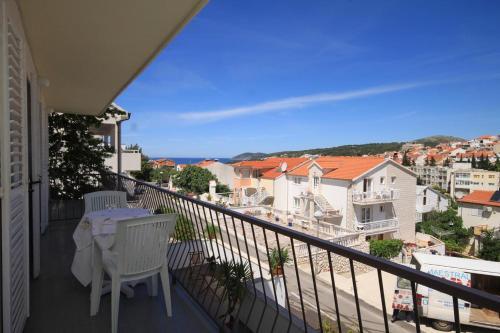 Apartments With A Parking Space Hvar - 4004