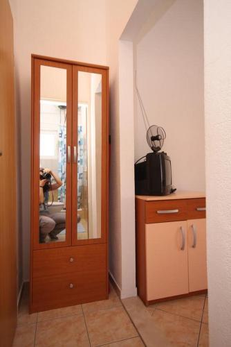 Apartments With A Parking Space Hvar - 4004