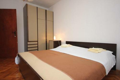 Holiday Apartments Vis - 2471