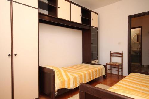 Apartments With A Parking Space Fazana - 7281